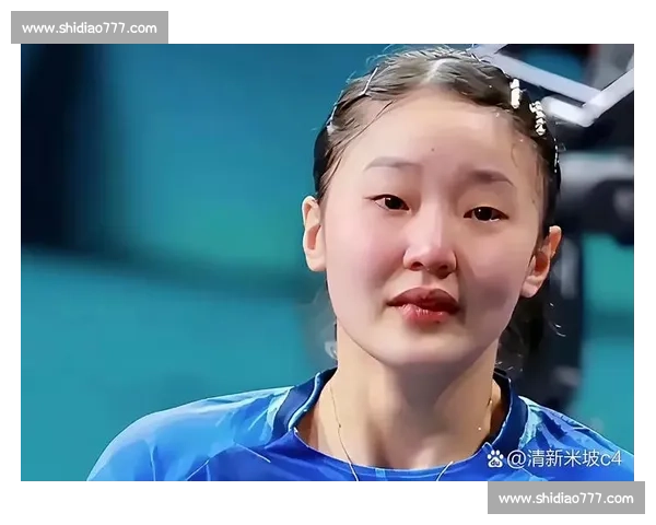 奖杯递向白发父！张本美和夺冠，藏着 55 岁老爹 20 年的苦与光